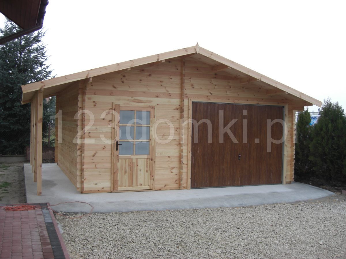 drewniany garaż z pomieszczeniem gospodarczym